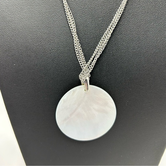 Kenneth Cole Shell Pendant Necklace with Silver Tone Chain - Picture 3 of 8